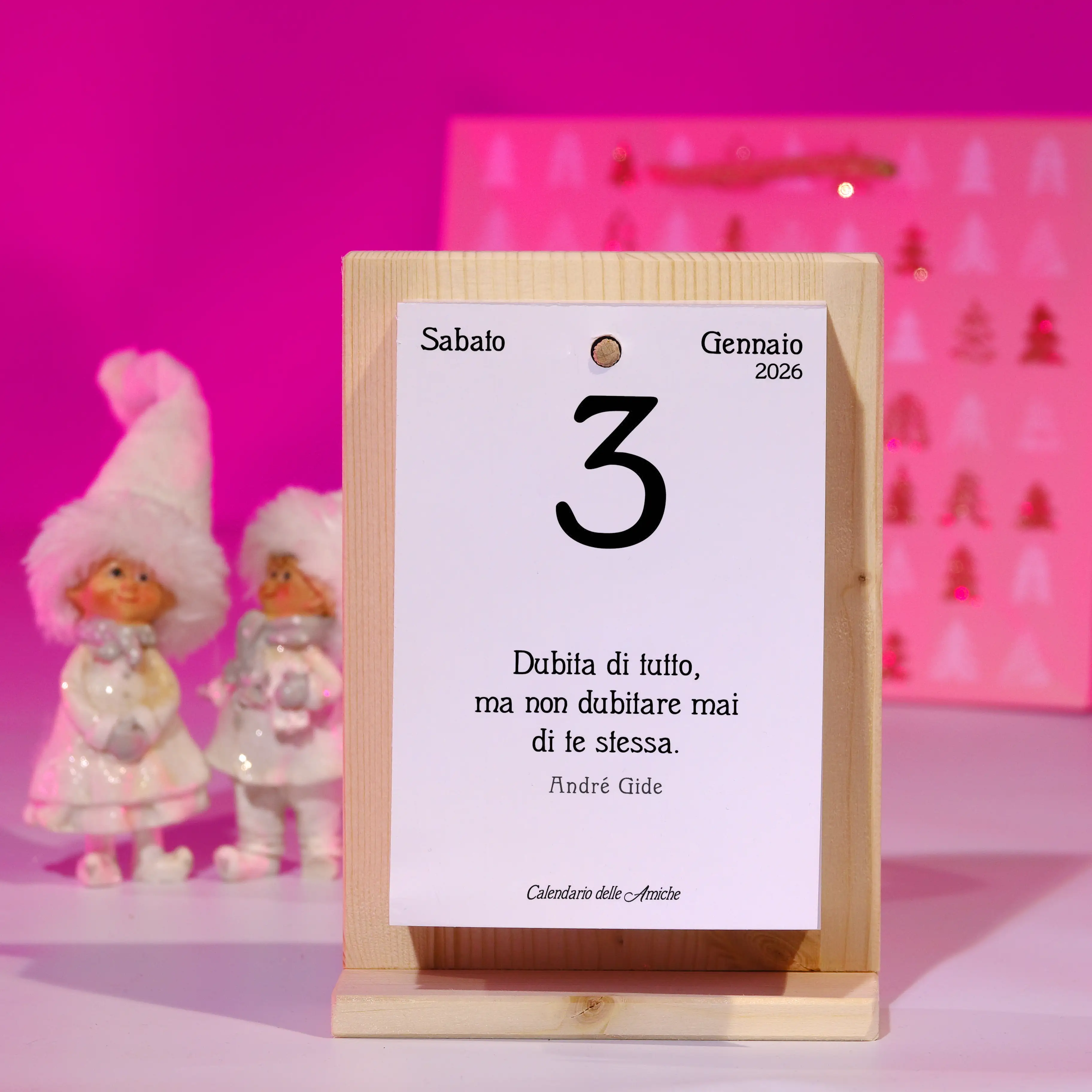 Calendario con decorazioni natalizie